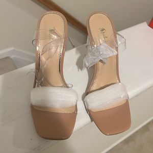 Chunky Heel Ankle Strap Clear Size 6.5